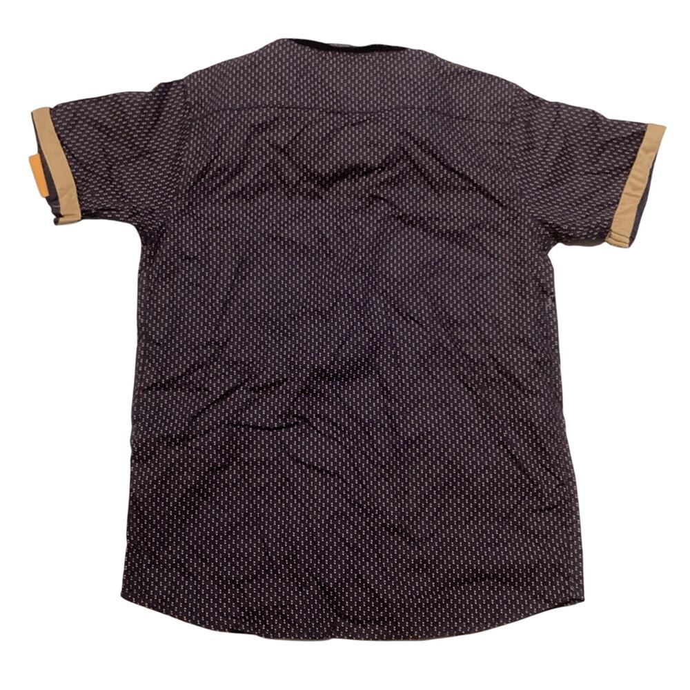 Craft+Flow Button Down Shirt - Picture 2 of 4